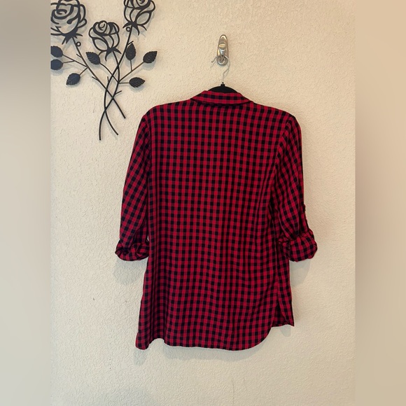 Philosophy Red and Black Plaid Button Up Adjustable Sleeves Size Small - Picture 9 of 9